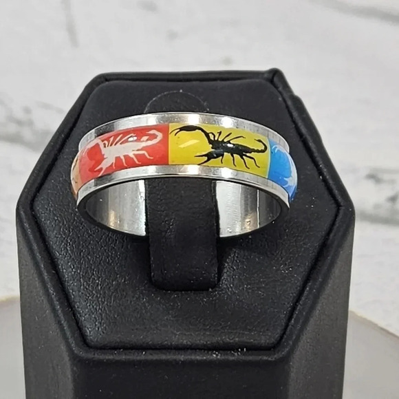 Size 11 Multi Colored Band Scorpion Fashion Ring  11M - Picture 4 of 4
